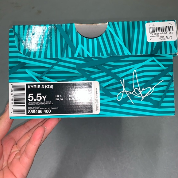 Nike Kyrie 3 sneakers Boys size 5.5, womens size 7 - Picture 4 of 5